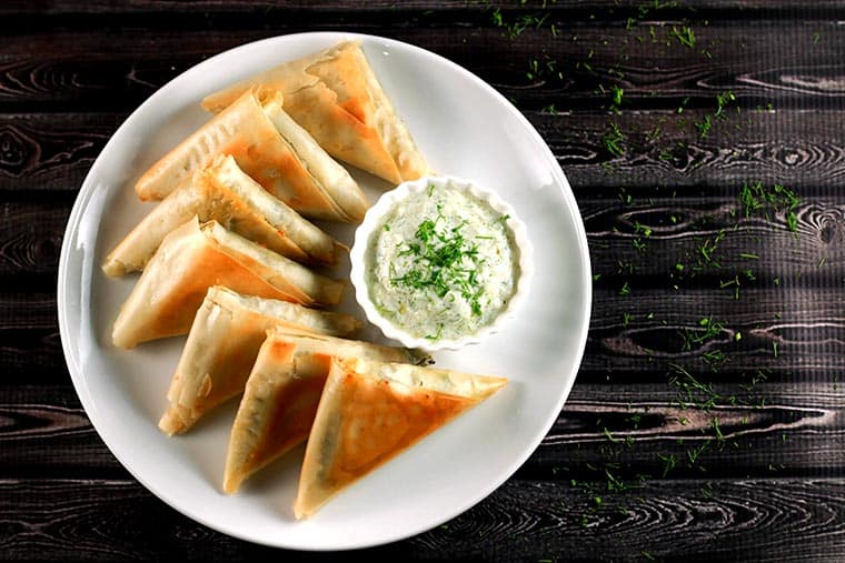 Greek Spinach and Feta Parcels - These Greek parcels (called Spanakopitas in Greek) are incredibly easy to make plus they're baked and not fried! YUM! Healthy and absolutely delicious! | ScrambledChefs.com
