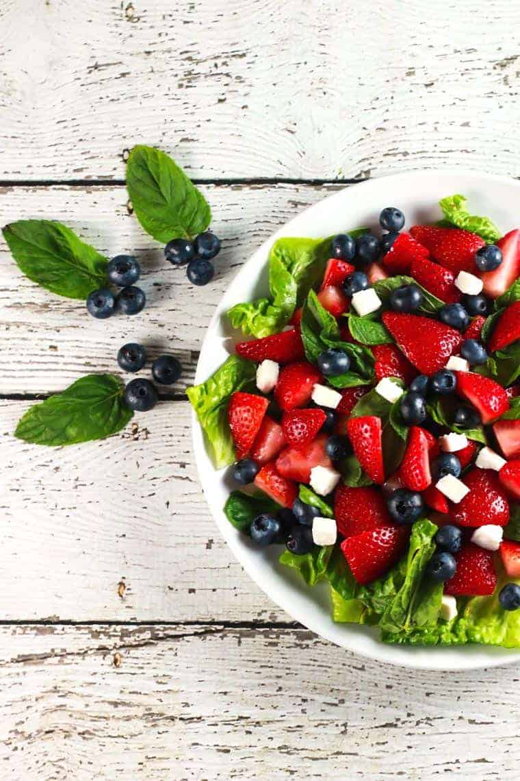 Delicious Strawberry and Feta Salad - This salad is SO fresh and delicious! Plus it’s ready in no time so you have no excuse to not have a salad today! | ScrambledChefs.com