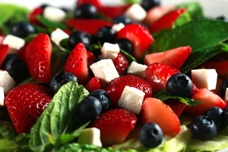Delicious Strawberry and Feta Salad - This salad is SO fresh and delicious! Plus it’s ready in no time so you have no excuse to not have a salad today! | ScrambledChefs.com
