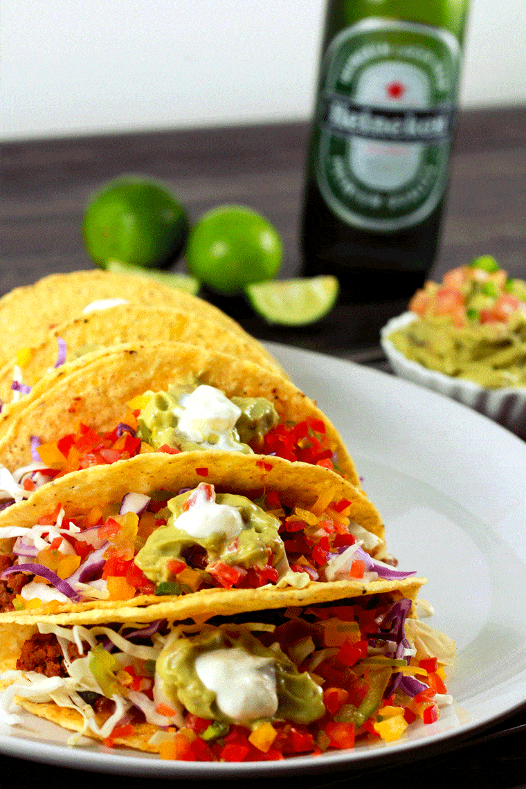 Spicy Beef Tacos with Tangy Homemade Guacamole - Not only are these spicy beef tacos an absolute delight to eat, but they're also absolutely beautiful!! Need to impress your guests next time they come over? This one's for you! | ScrambledChefs.com