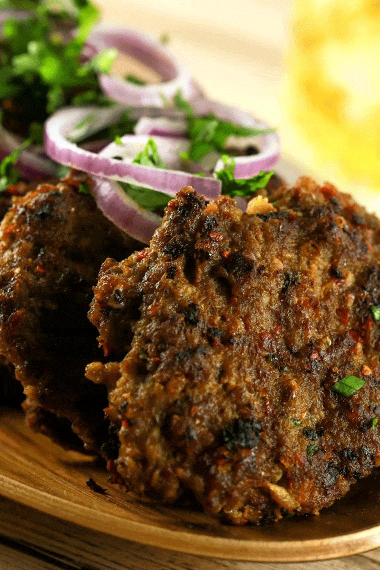 Spicy Indian Chapli Kebabs - These spicy Indian Chapli Kebabs will leave you wanting more! They're super delicious doesn't require any ingredients that are difficult to find! And what's even better is that you can make these in under 20 minutes!! | ScrambledChefs.com