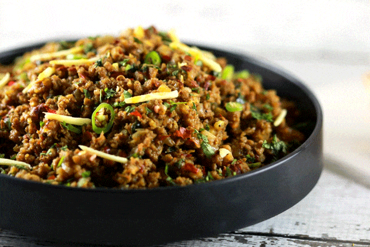 Authentic Indian Minced Meat Qeema - This authentic Indian minced meat Qeema recipe is so delicious, it'll become a regular at your house!! And nothing's better than the fact that you make it within 20 minutes!! | ScrambledChefs.com