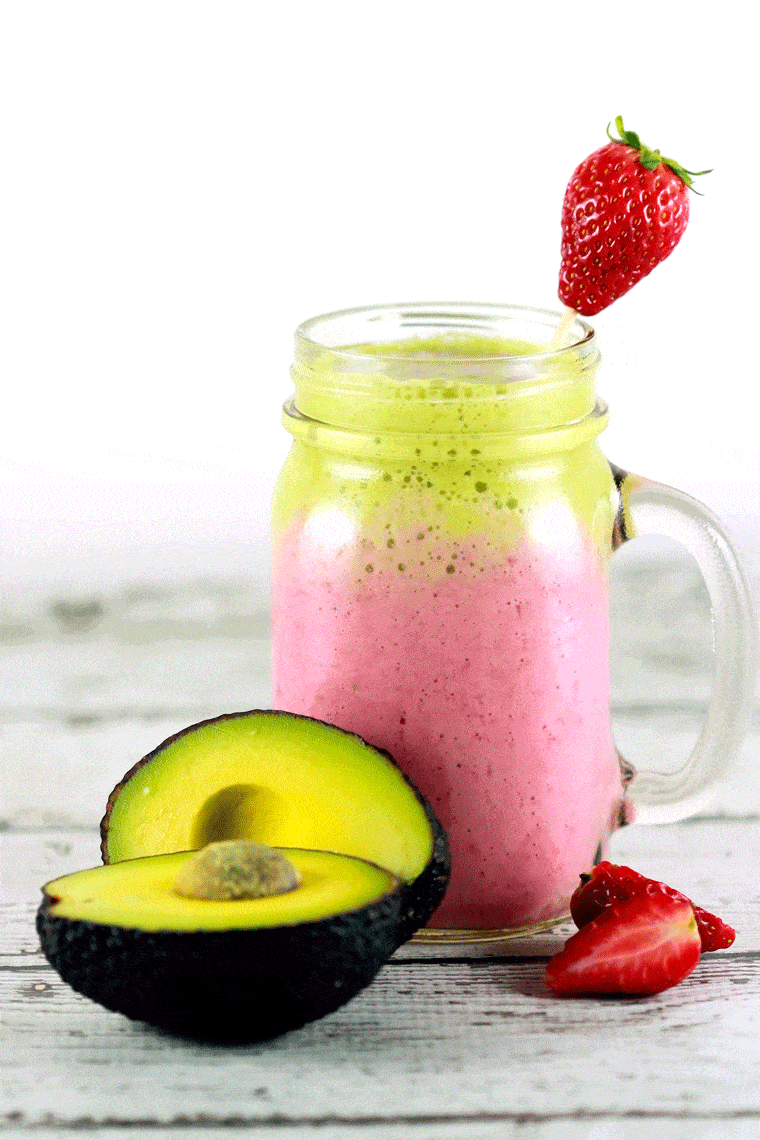 Creamy Strawberry Avocado Smoothie - This super creamy and healthy Strawberry Avocado Smoothie has just the right amount of sweetness and is the perfect post-workout smoothie! Rich with antioxidants, this will become your go-to smoothie recipe! | ScrambledChefs.com