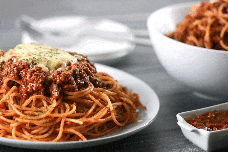 Quick and Easy Spaghetti Bolognese - If there is one recipe for Spaghetti Bolognese that you need to know, this is it! You'll be surprised how an easy recipe like this one can make such a delicious pasta! PLUS the pasta sauce can be used for so many different recipes! | ScrambledChefs.com