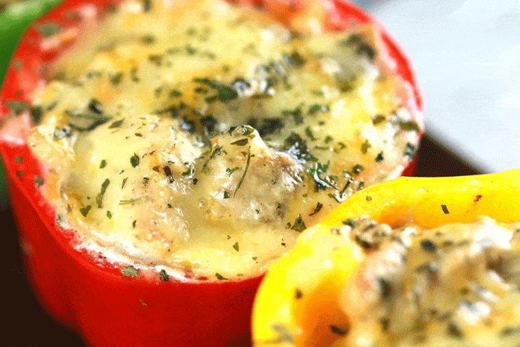 Stuffed Bell Peppers with Creamy Mushroom Chicken - These stuffed bell peppers have the most creamy mushroom sauce. Super quick to make and it'll instantly become a hit around the dinner table! | ScrambledChefs.com