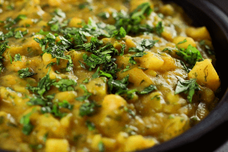5 Ingredient Indian Potato Curry - This Vegetarian Indian Potato Curry takes only 5 ingredients to make - plus you don't need any special Indian spices to make it. We guarantee that everything you need to make this is probably already in your pantry! | ScrambledChefs.com