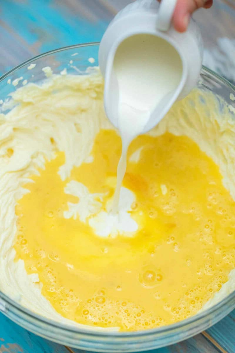 Adding cream to cheesecake batter