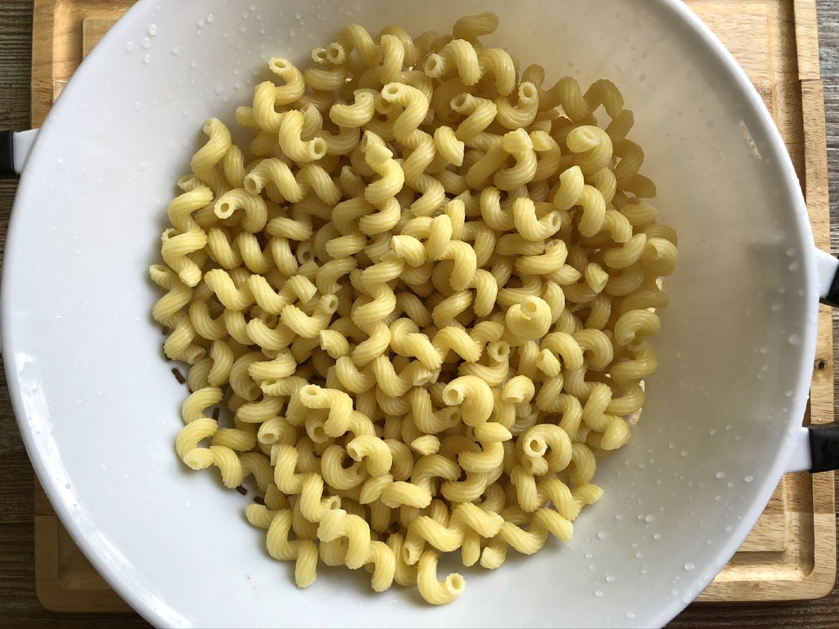 Bowl of cooked pasta