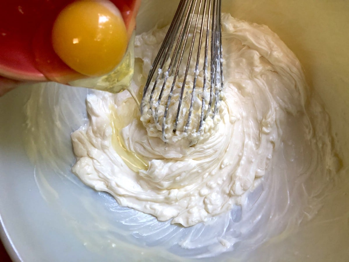 Adding egg to cheesecake batter