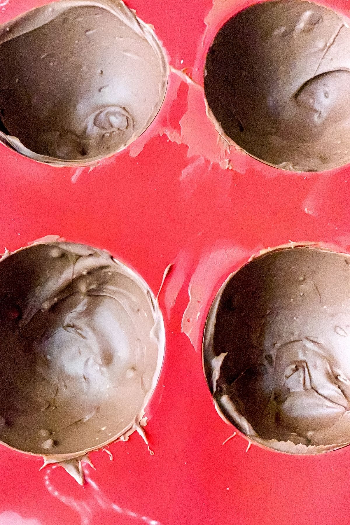 Chocolate spheres in molds