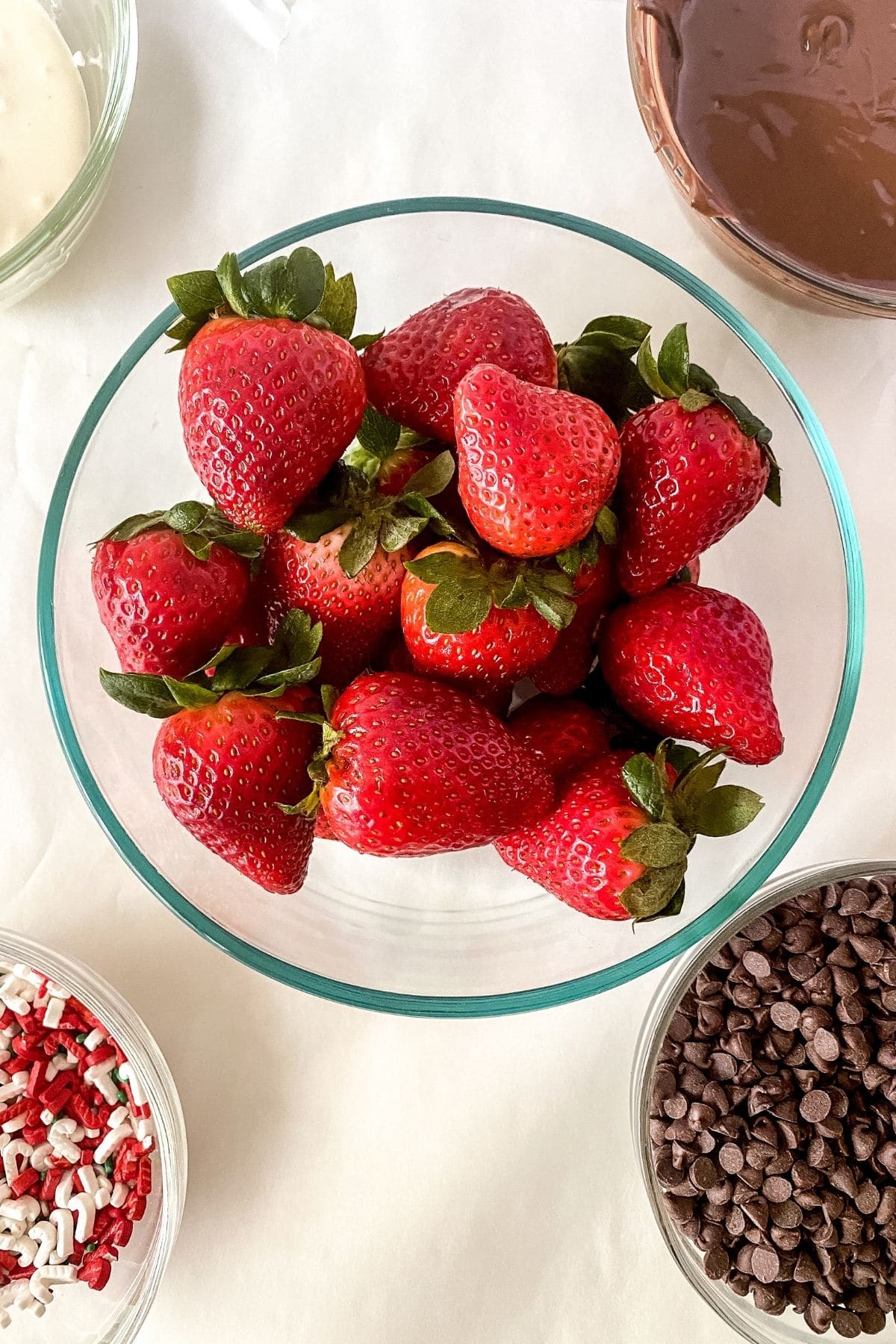 Chocolate dipped strawberries ingredients