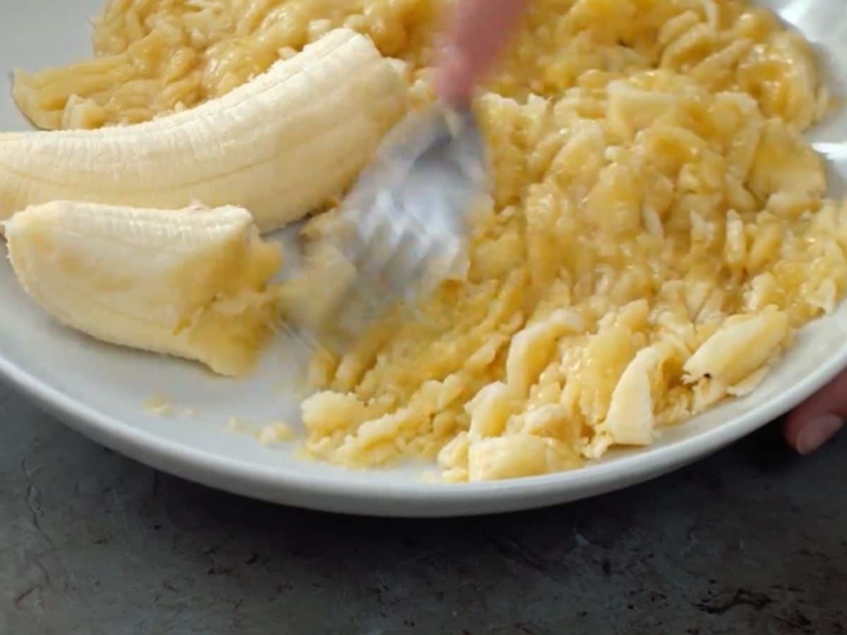 Mashing banana