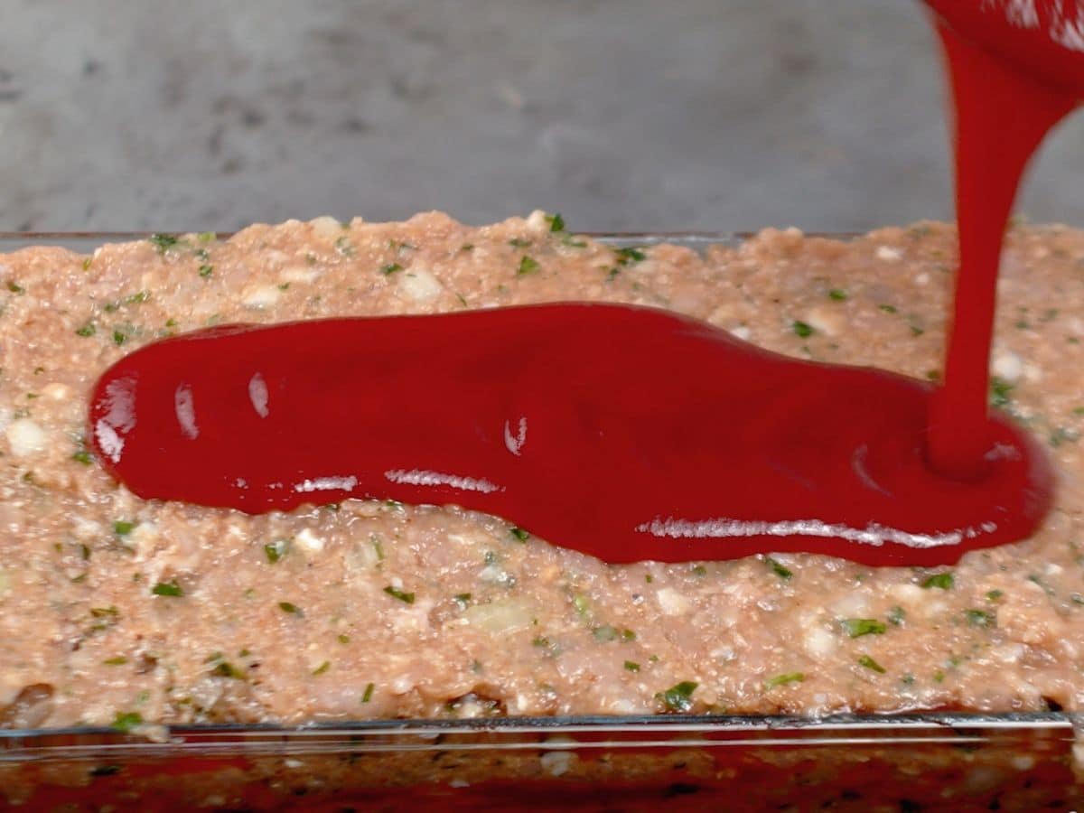 Adding sauce to top of meatloaf