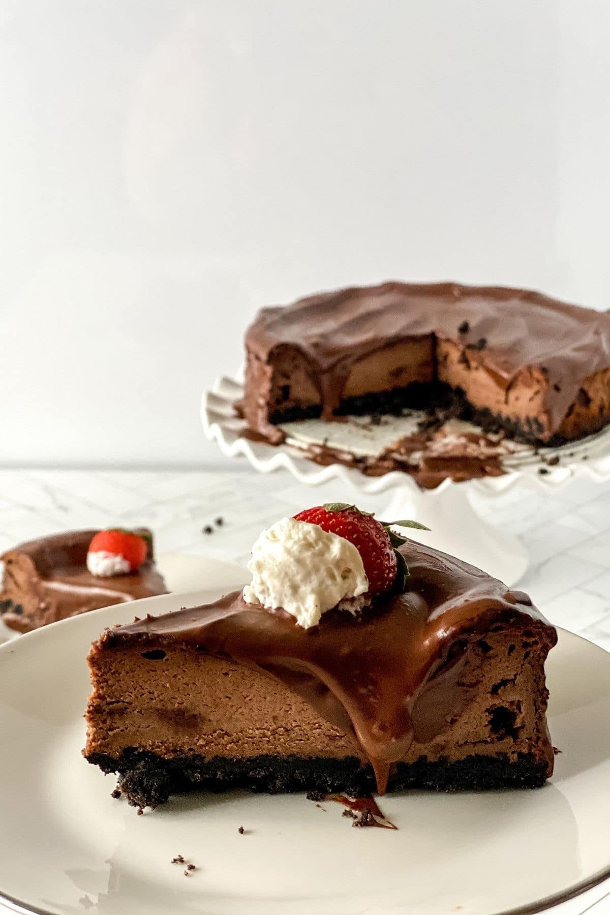 Sliced chocolate cheesecake on plates