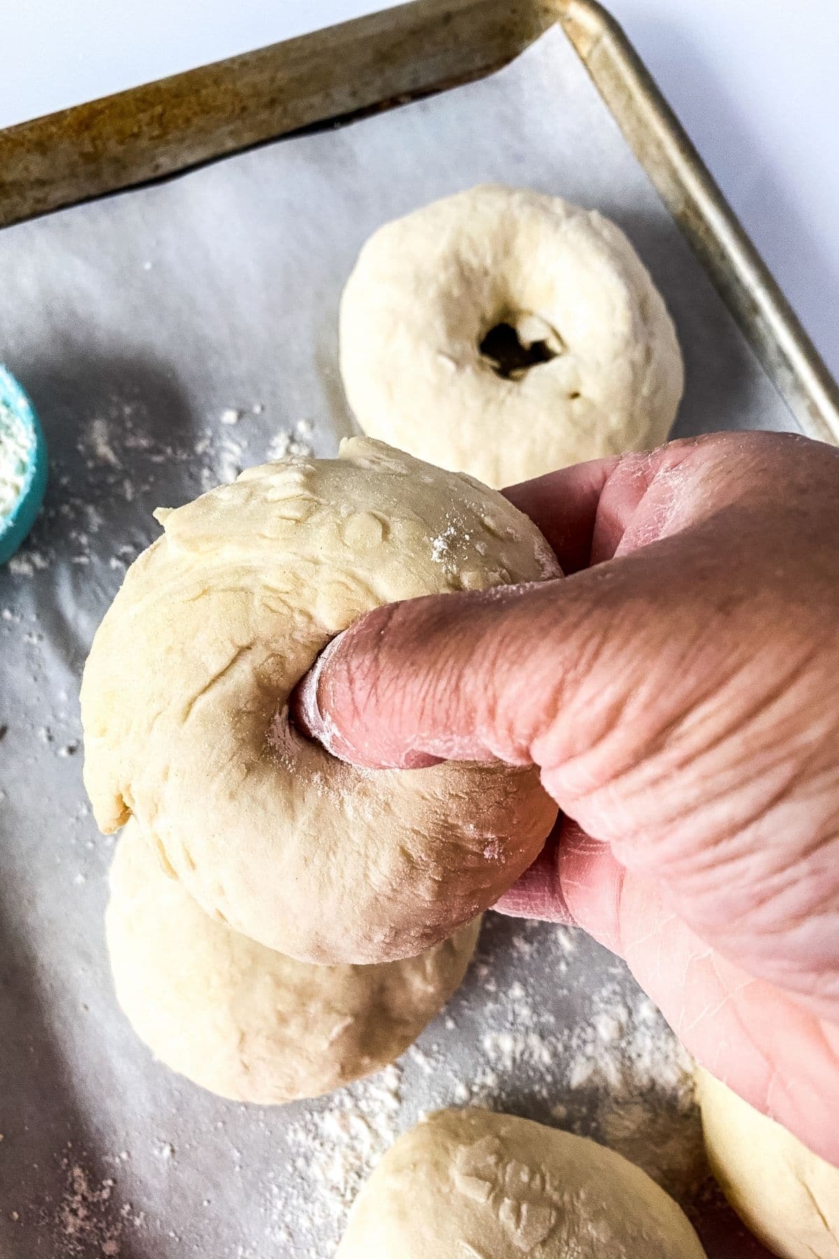 Forming bagels