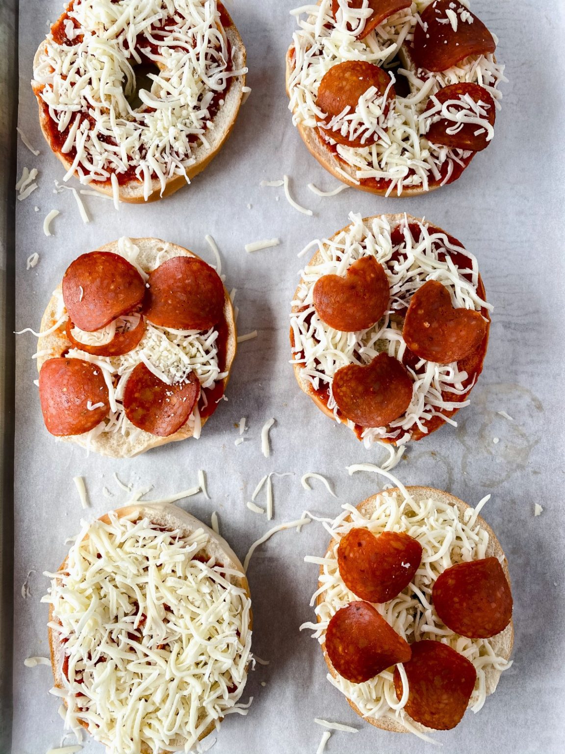 Easy Pepperoni Pizza Bagels Recipe (Ready in 10 minutes)