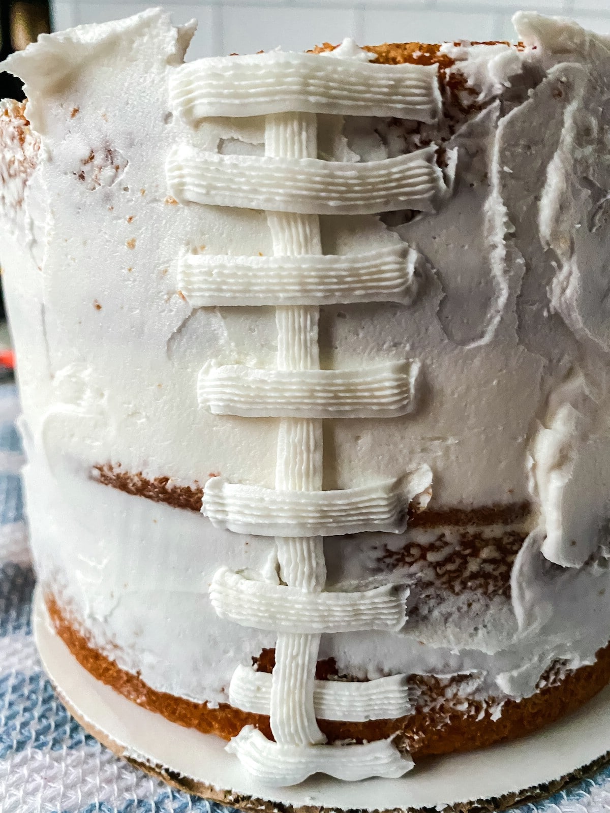 Adding horizontal stripes onto layer cake