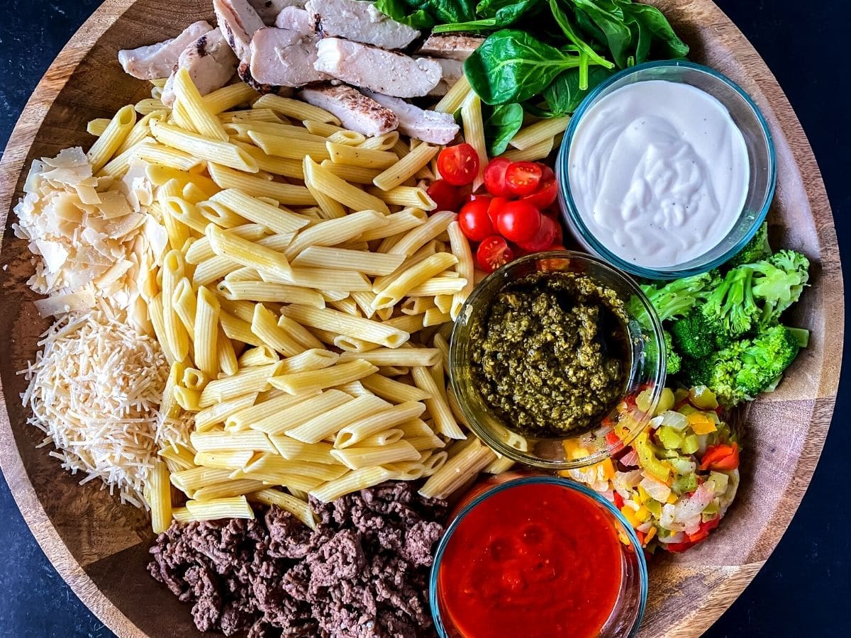 R$ound board with pasta and sauces