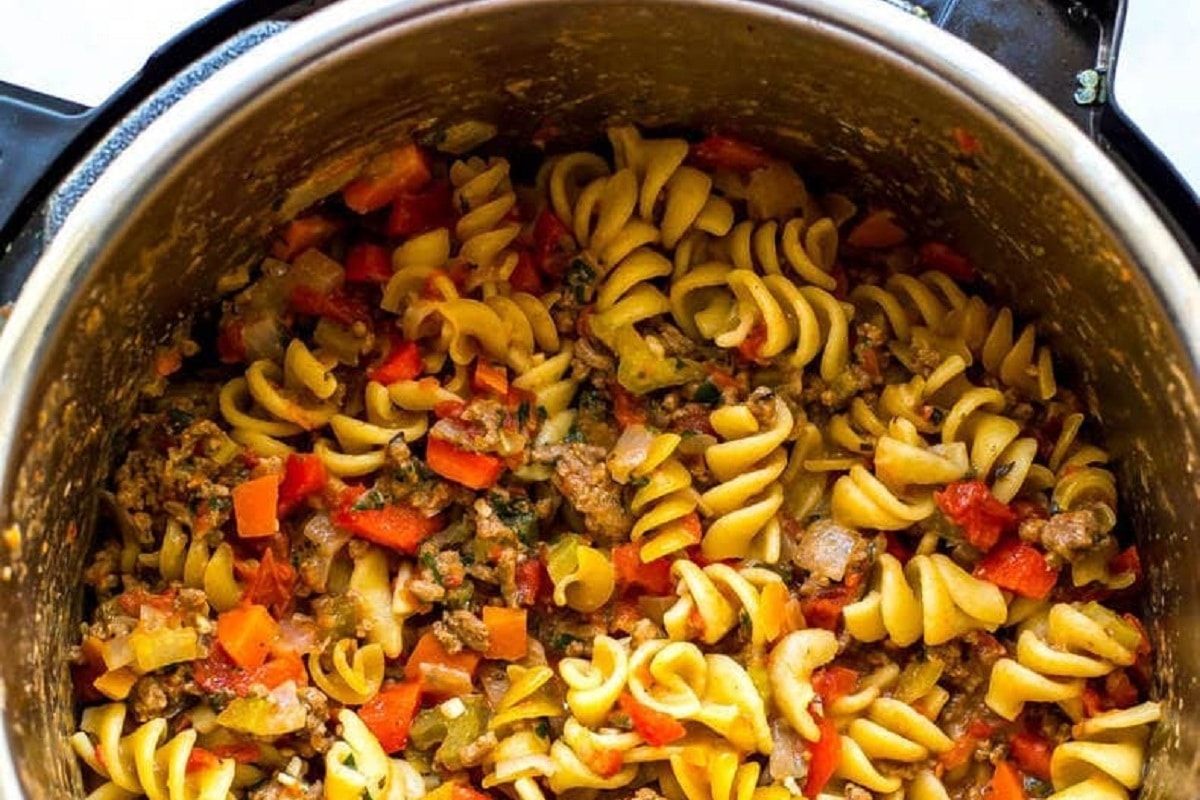 Fusilli Pasta with ground beef, carrots, and bell pepper 