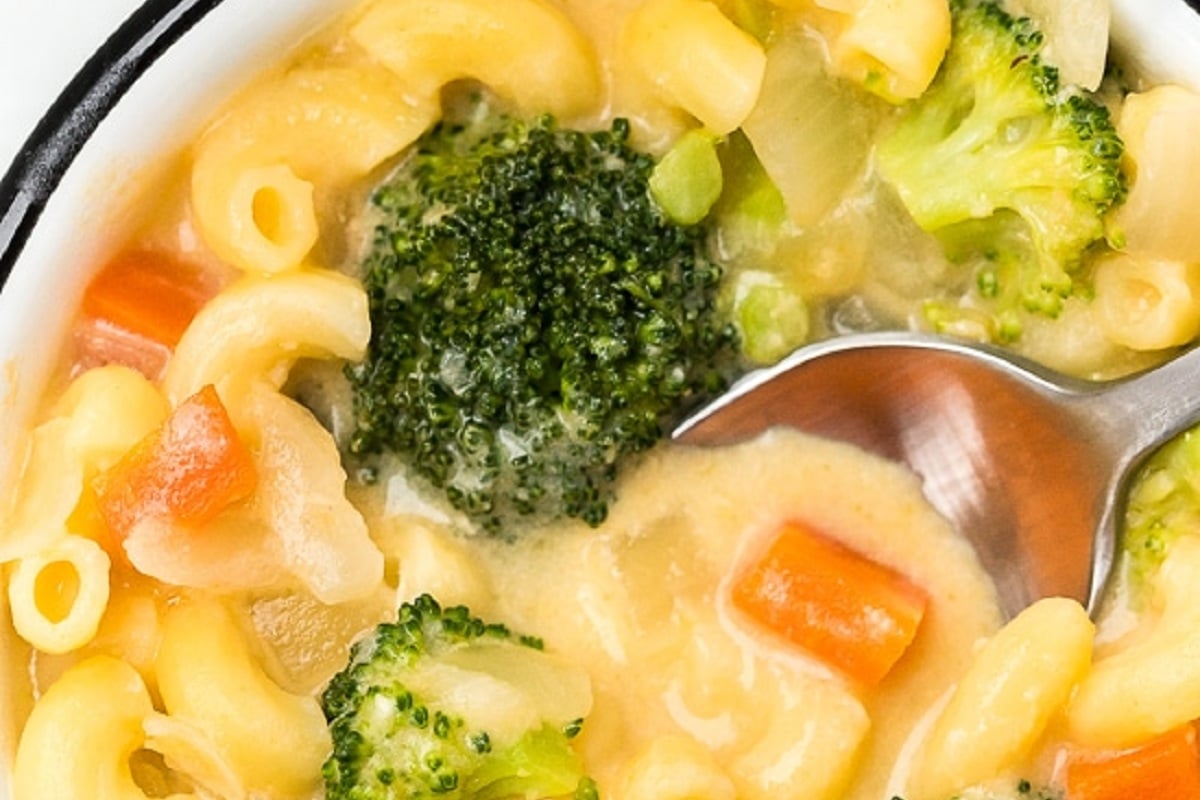 close up image of creamy macaroni and cheese broccoli soup