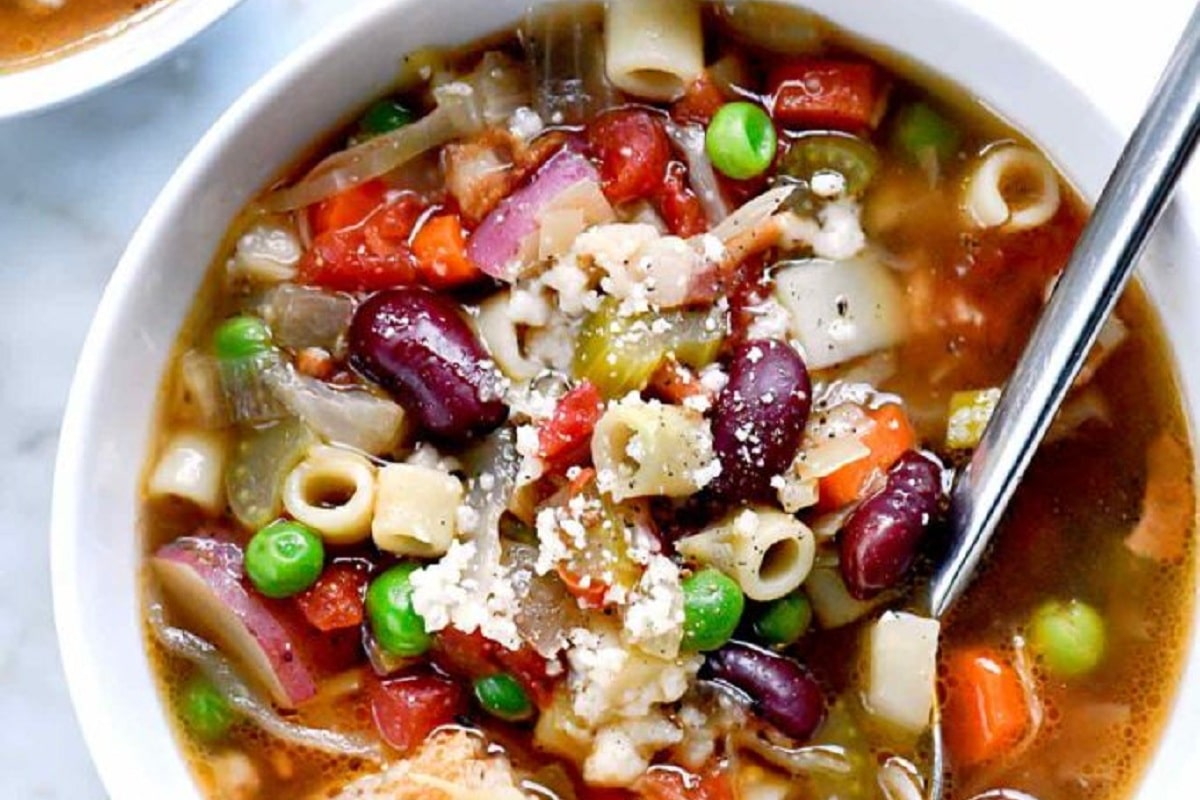 close up of a bowl of minestrone soup
