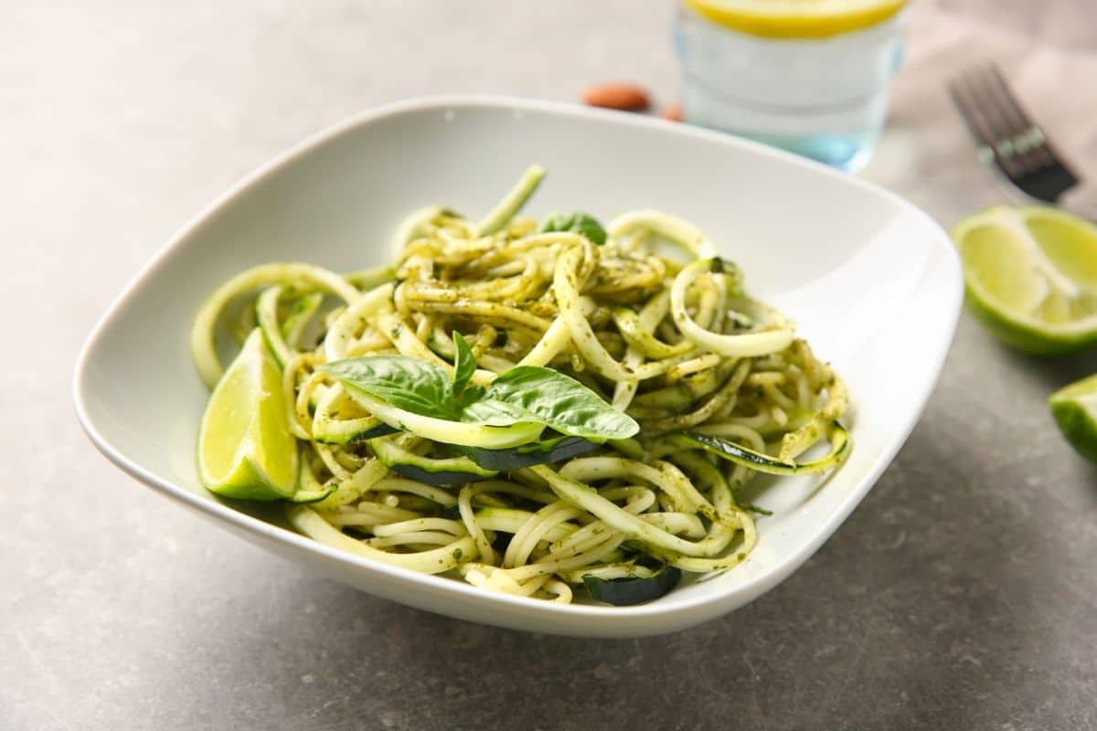 Pesto pasta with zucchini and lime
