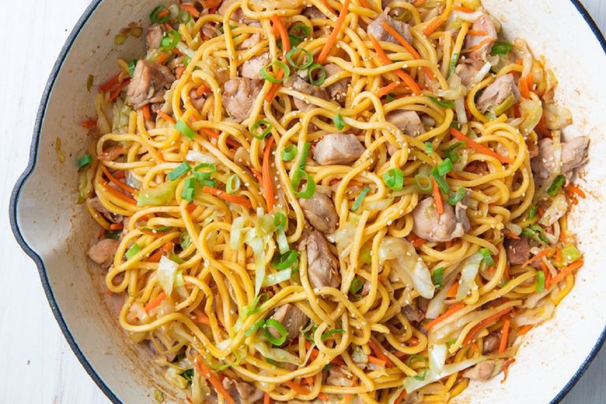 chicken chow mein topped with onion leeks 