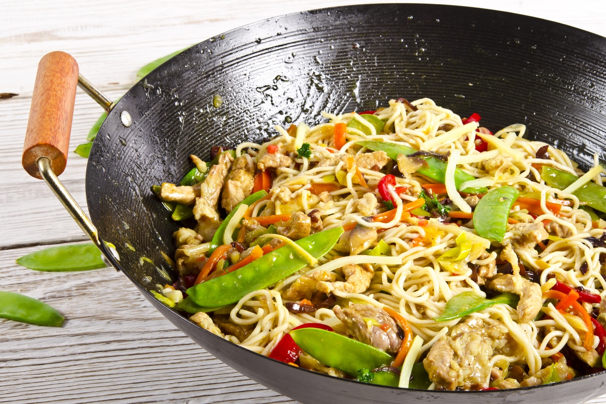 Noodles with meat and vegetables in a wok