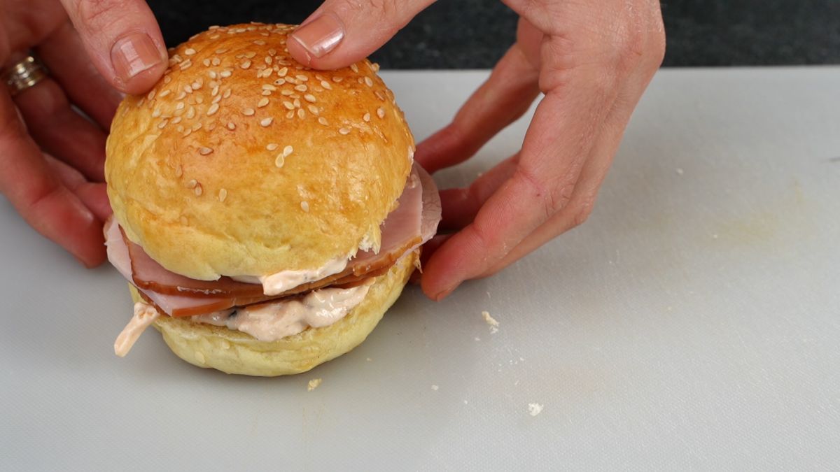 hand topping slider with bun