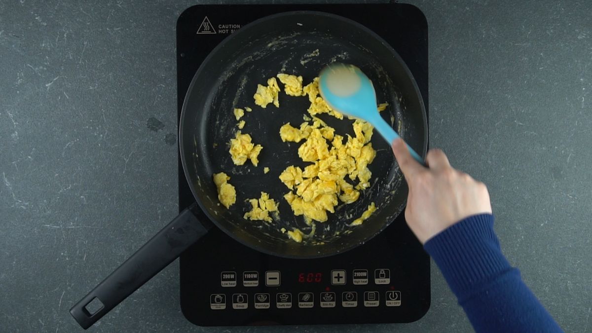 scrambled eggs in black skillet