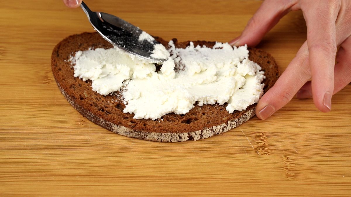 whole wheat toast begin spread with ricotta cheese