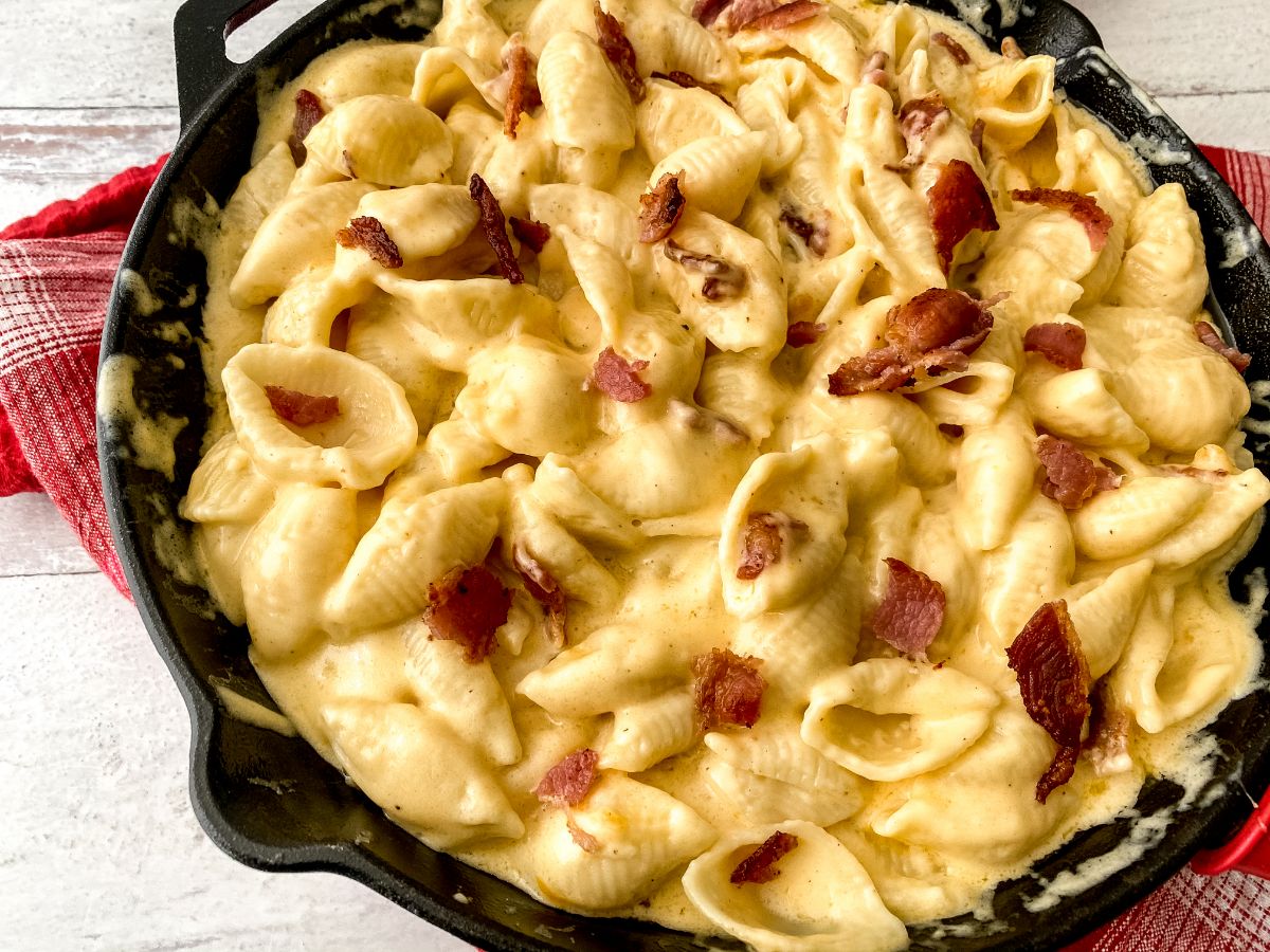 cast iron skillet of macaroni and cheese with bacon