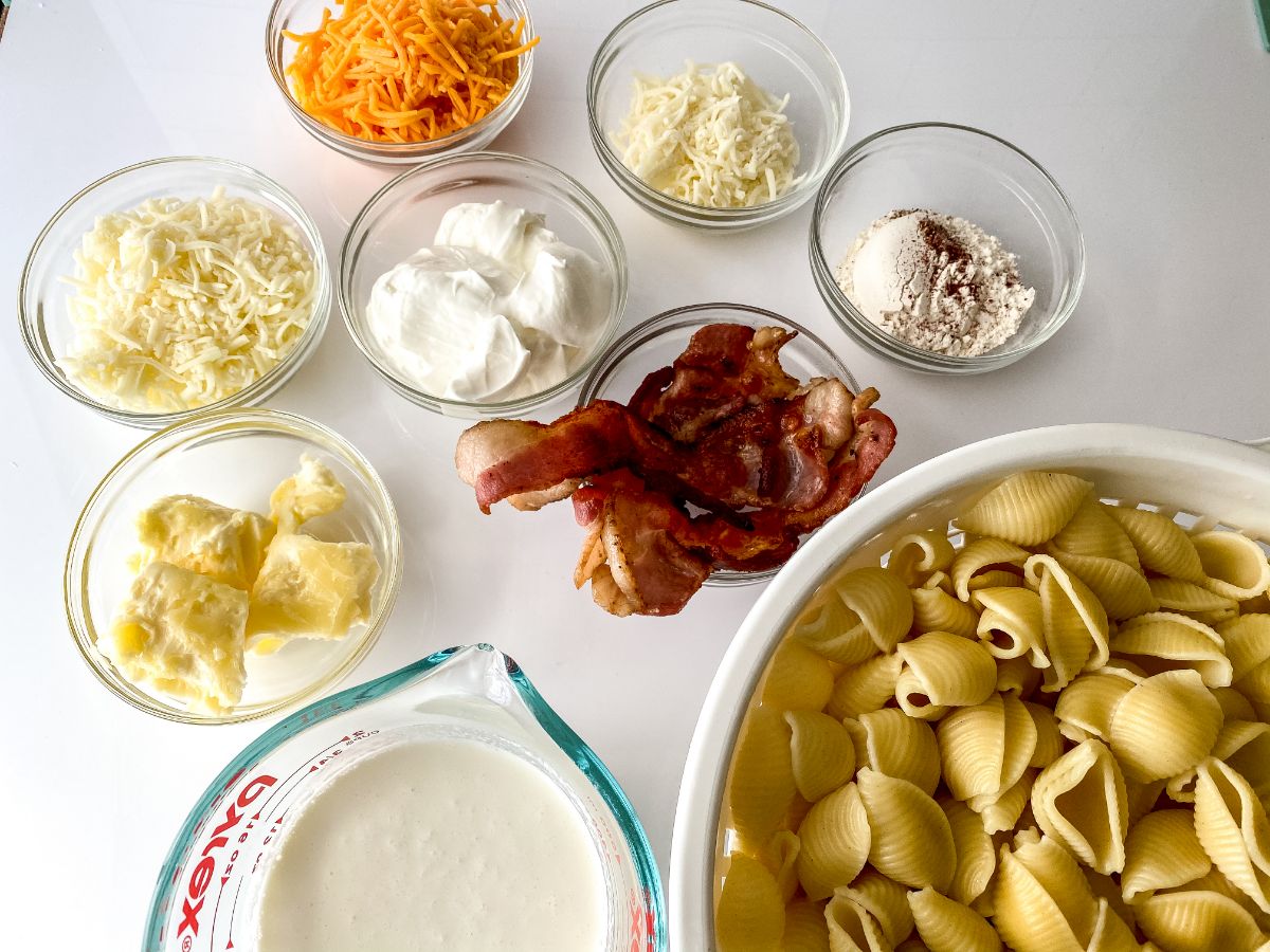 ingredients for bacon mac and cheese on table