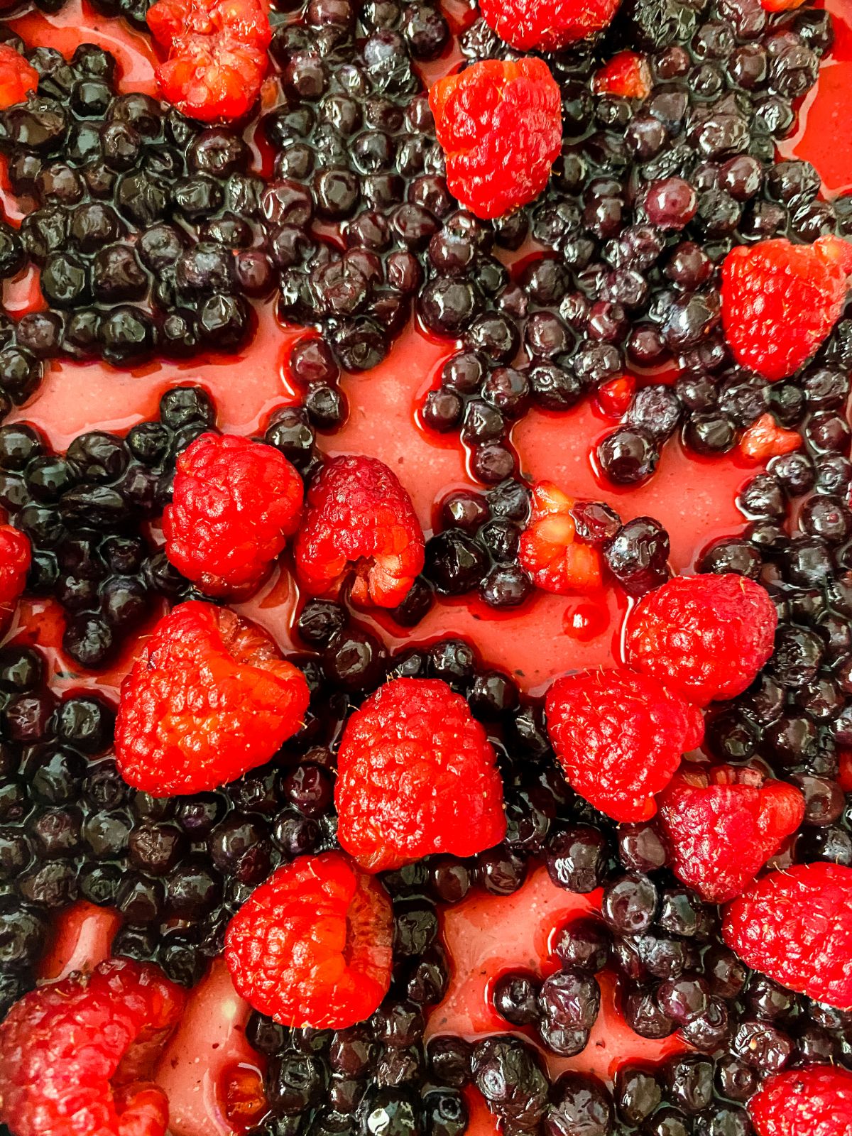 blueberries and raspberries in bowl