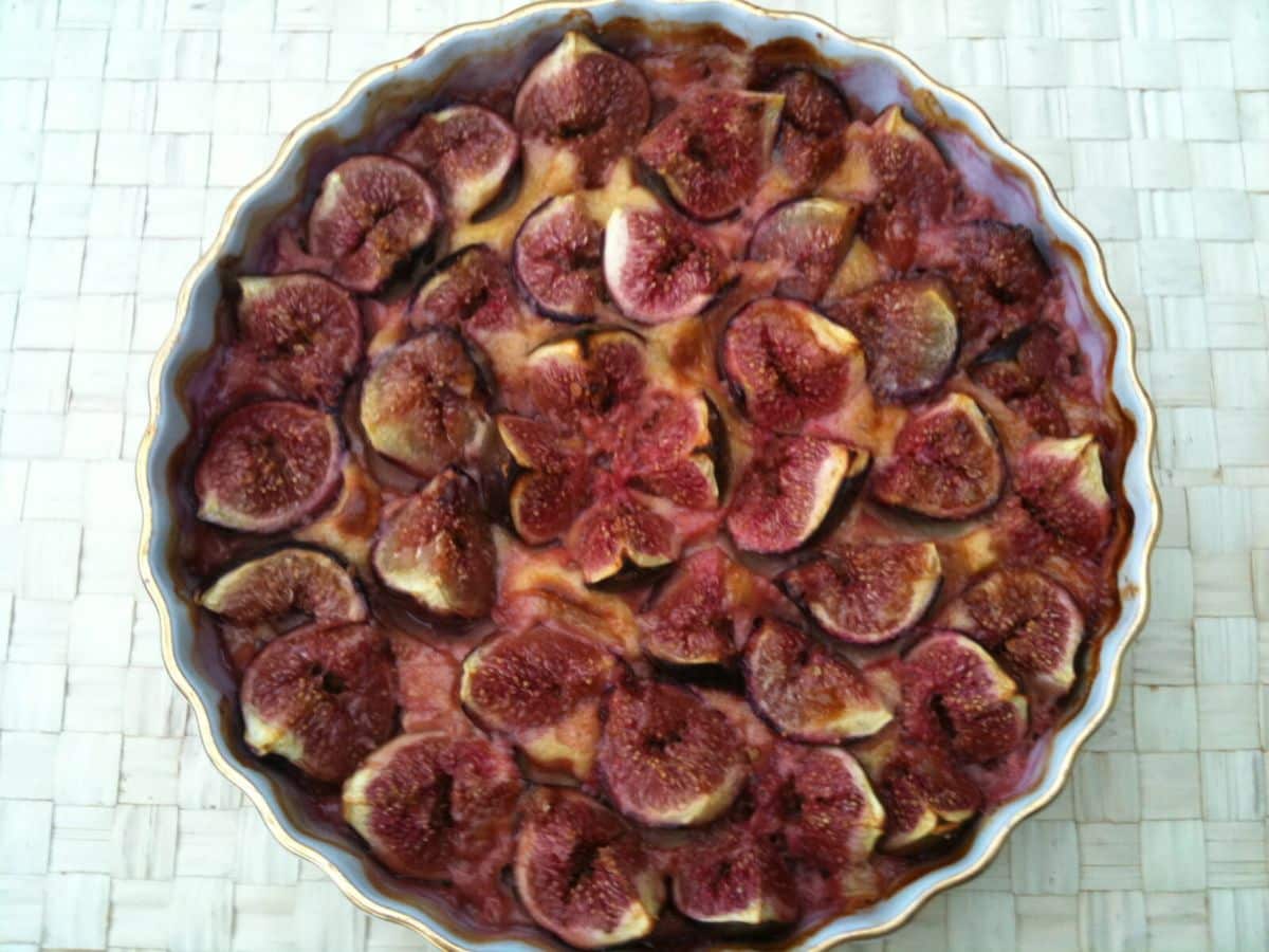  Fresh Figs Roasted in Vanilla Cream in a bowl.